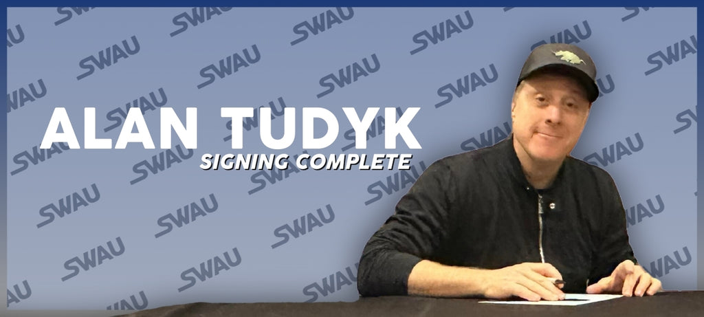 Alan Tudyk Signing Complete!