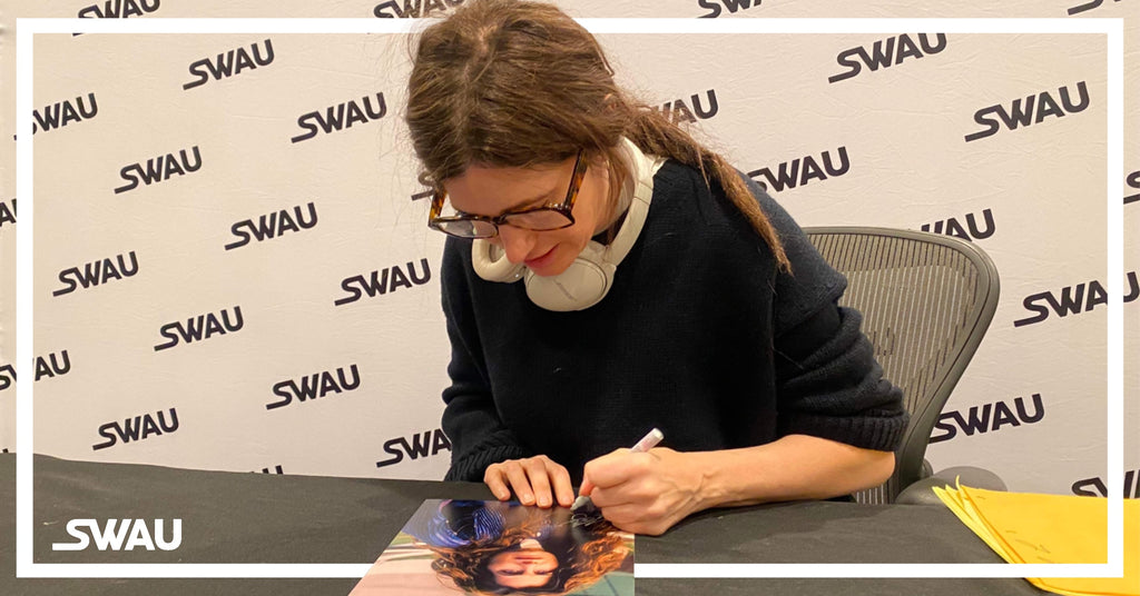 Kathryn Hahn Signing Completed!