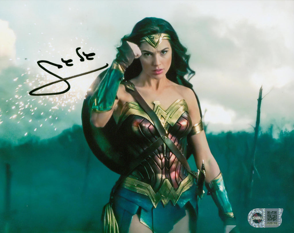 Gal Gadot Signed 8x10 Photo - SWAU Authenticated - SWAU